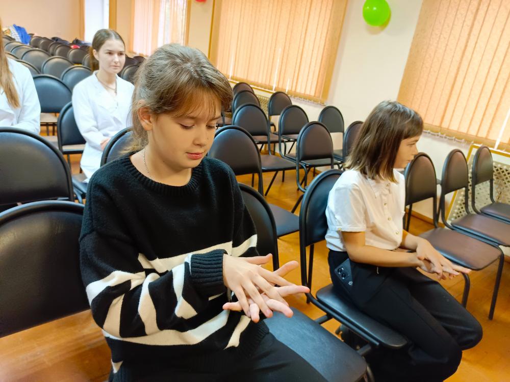 Студенты медицинского колледжа предложили программу для школьников "Первые шаги в медицину"