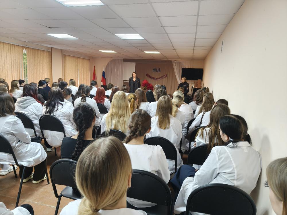 Сегодня в нашем колледже прошла важная и полезная встреча студентов с представителями правоохранительных органов